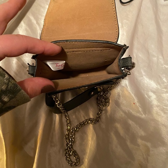 gray cross body wallet with chain straps - Picture 3 of 6